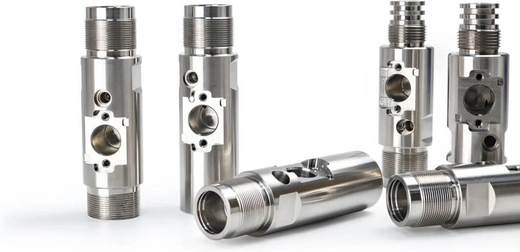 Pièces mécaniques CNC avec filetages et perçages